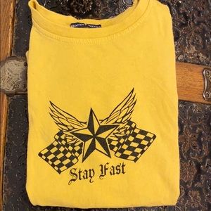 BRANDY MELVILLE TEE💛